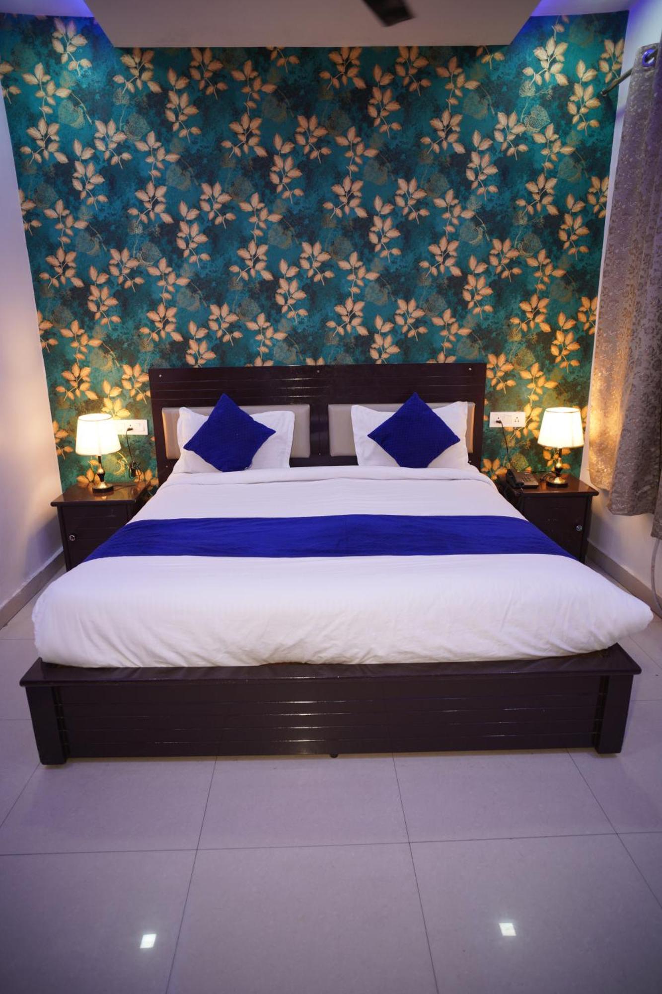 Blue Sky Hotels And Banquet Kānpur Exterior photo