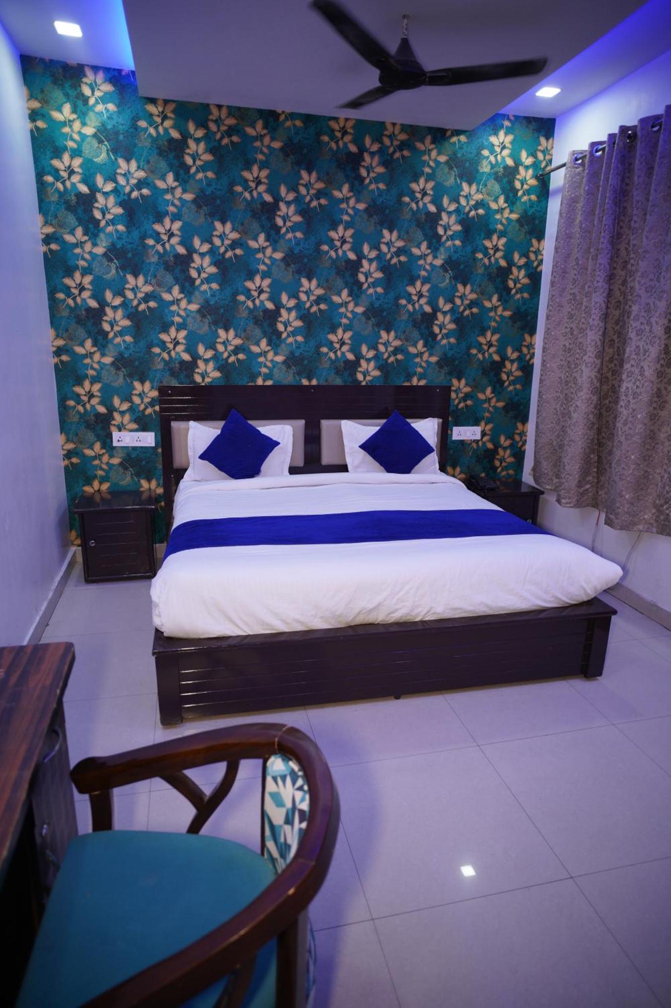 Blue Sky Hotels And Banquet Kānpur Exterior photo