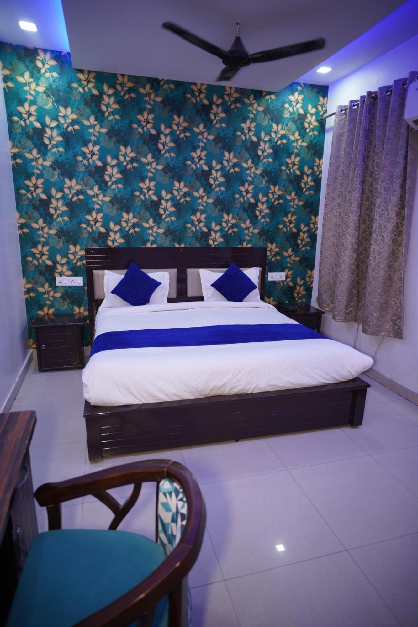 Blue Sky Hotels And Banquet Kānpur Exterior photo