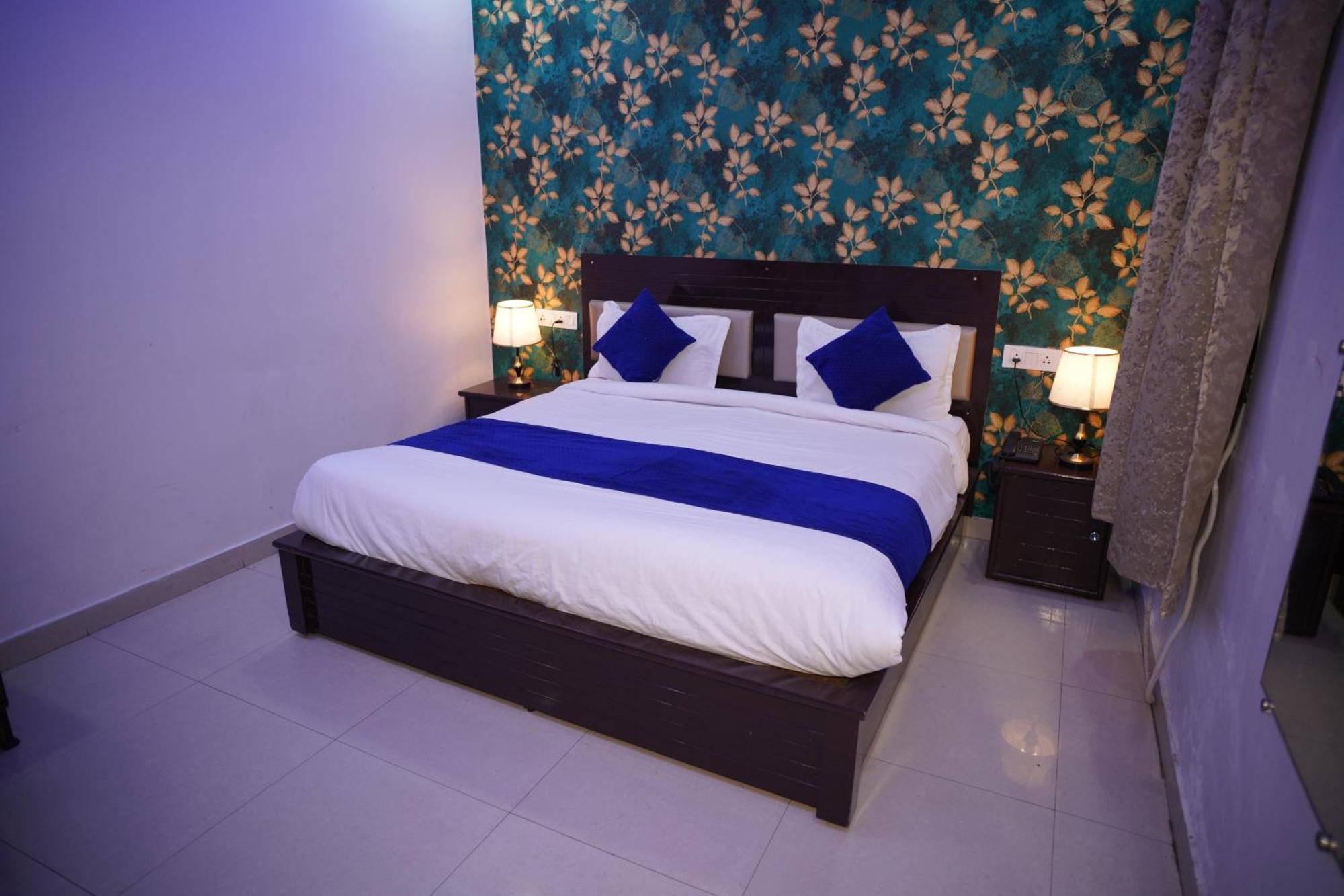 Blue Sky Hotels And Banquet Kānpur Exterior photo